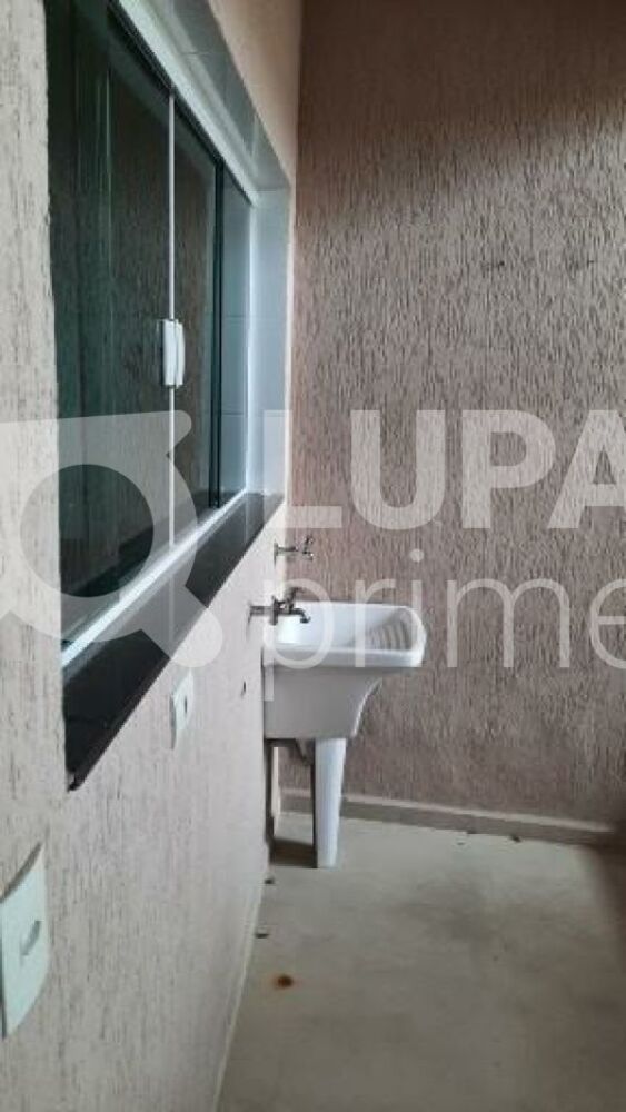 Casa à venda com 3 quartos, 238m² - Foto 2