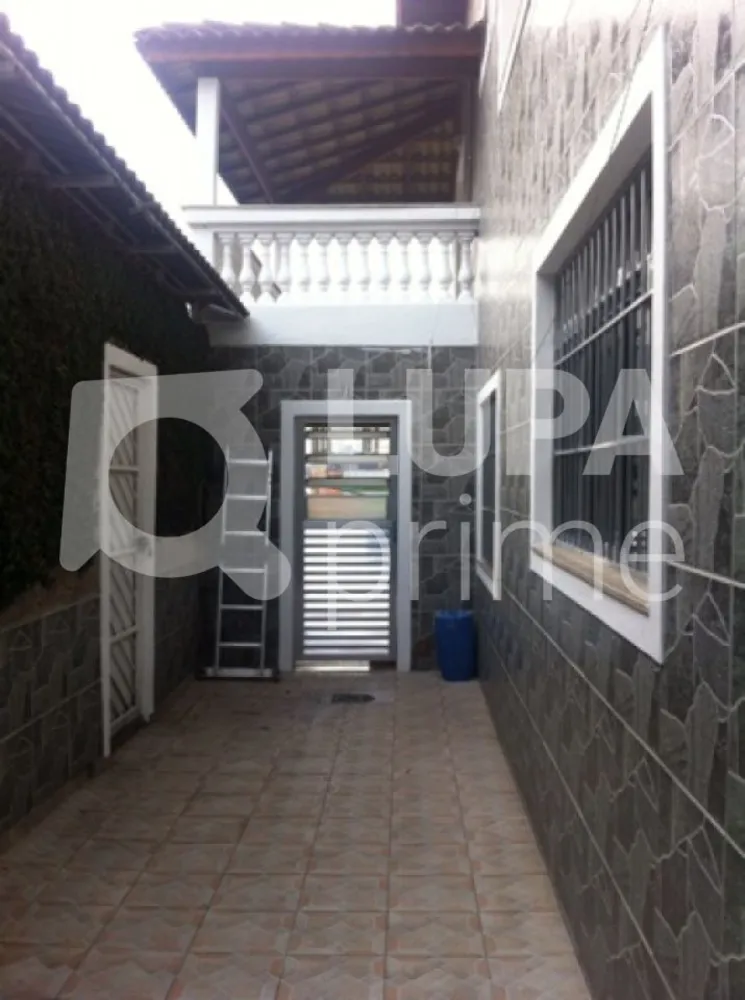 Casa, 3 quartos, 220 m² - Foto 1
