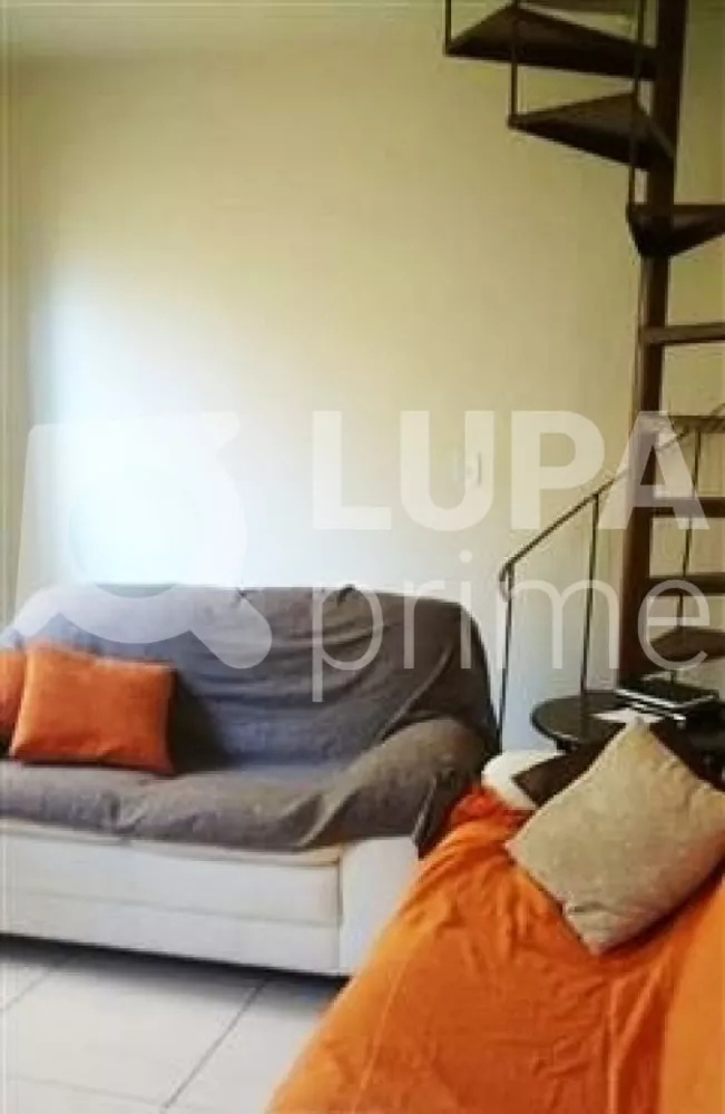 Casa à venda com 2 quartos, 200m² - Foto 1