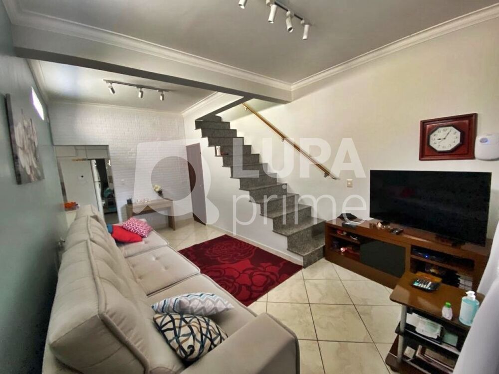 Casa à venda com 3 quartos, 140m² - Foto 1
