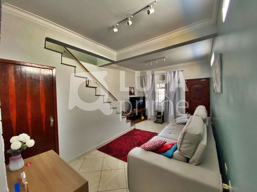 Casa à venda com 3 quartos, 140m² - Foto 2