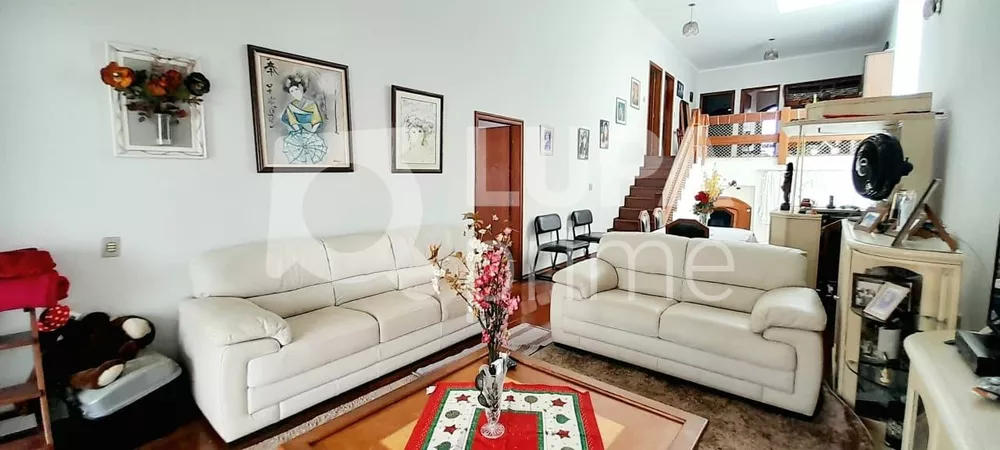 Casa à venda com 3 quartos, 354m² - Foto 1