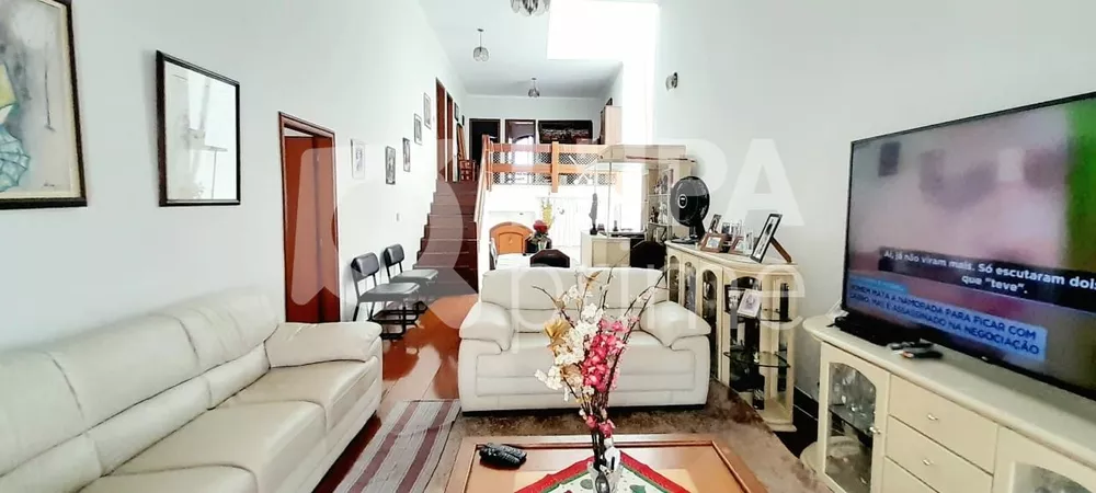 Casa à venda com 3 quartos, 354m² - Foto 2