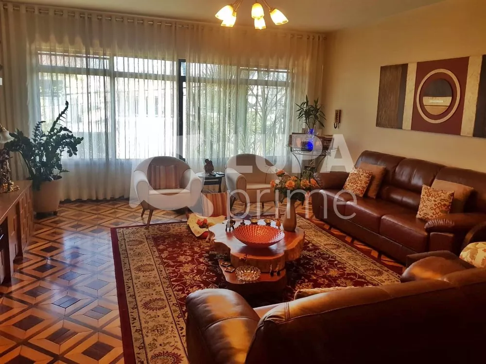 Casa à venda com 3 quartos, 260m² - Foto 2