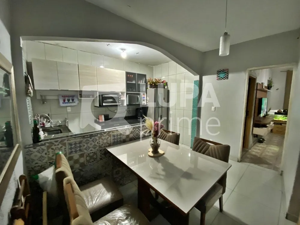 Casa, 7 quartos, 230 m² - Foto 3