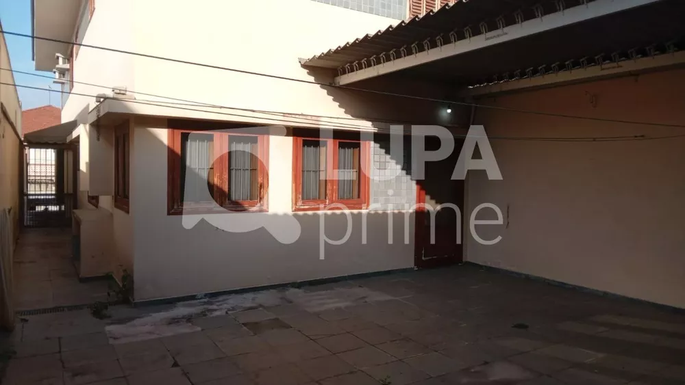 Casa à venda com 3 quartos, 231m² - Foto 1