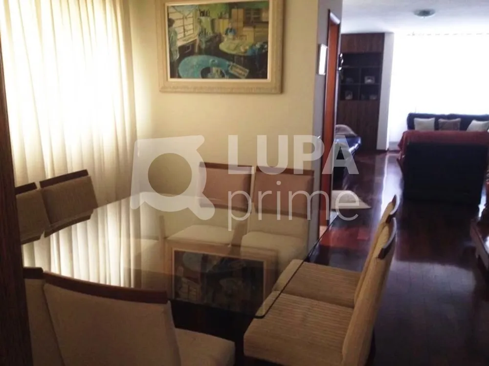 Casa, 4 quartos, 251 m² - Foto 1