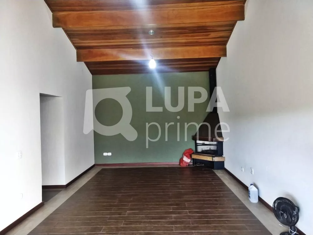 Chácara para alugar com 8 quartos, 700m² - Foto 1