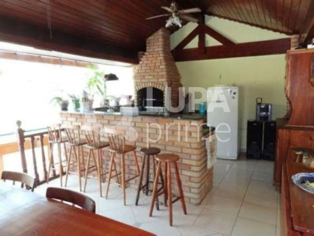 Casa, 4 quartos, 304 m² - Foto 1