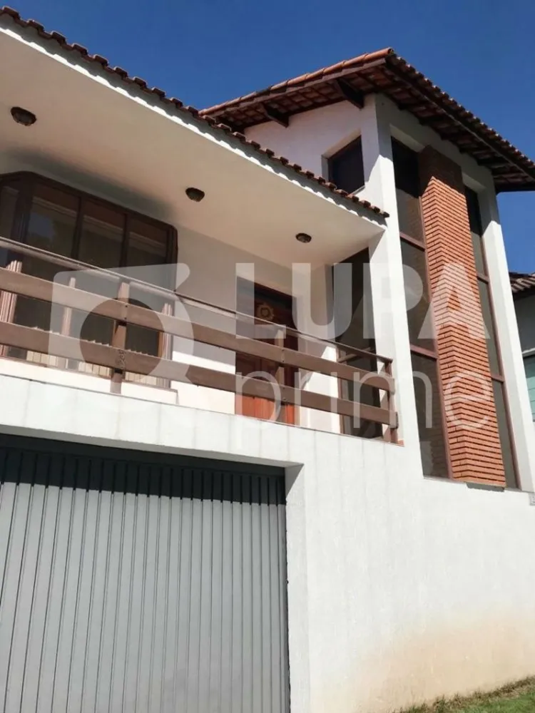 Casa, 3 quartos, 242 m² - Foto 1