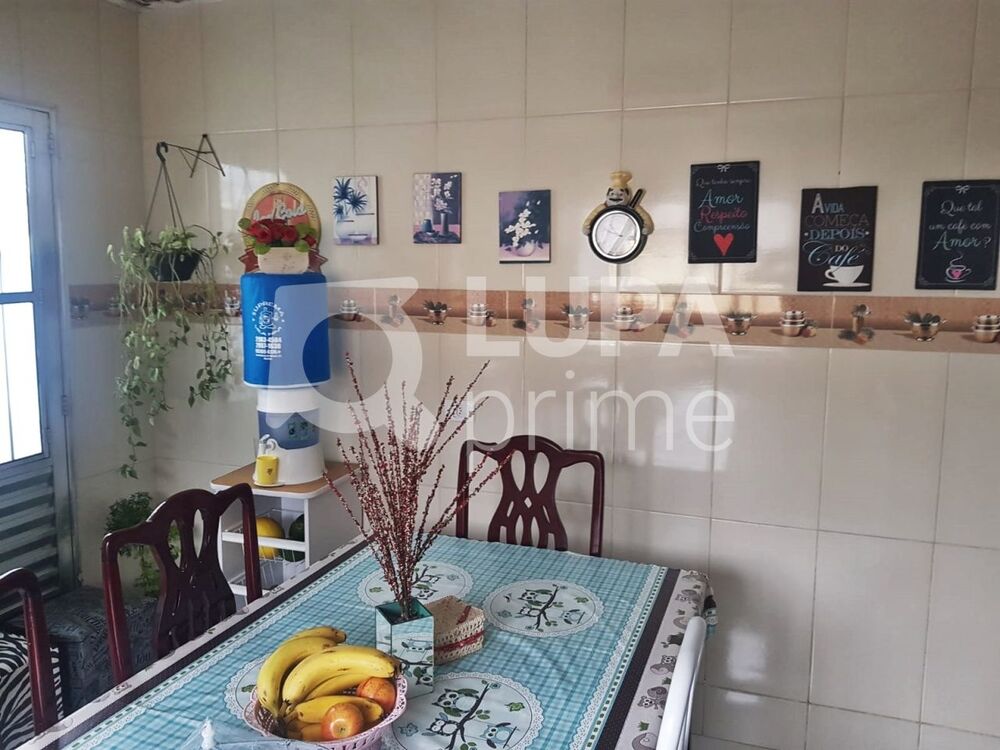 Casa à venda com 5 quartos, 70m² - Foto 3