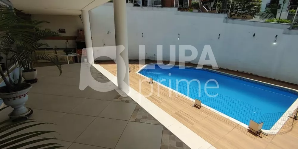 Casa à venda com 3 quartos, 300m² - Foto 3