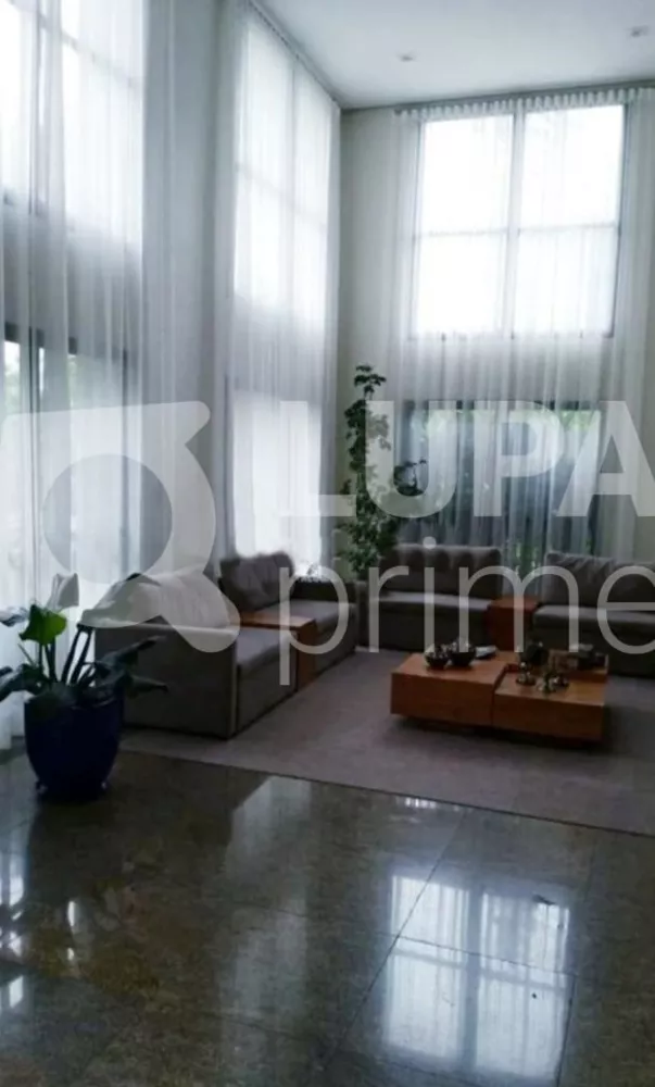 Apartamento à venda com 3 quartos, 221m² - Foto 2