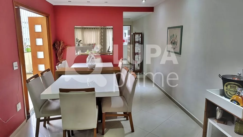 Casa à venda com 3 quartos, 231m² - Foto 3