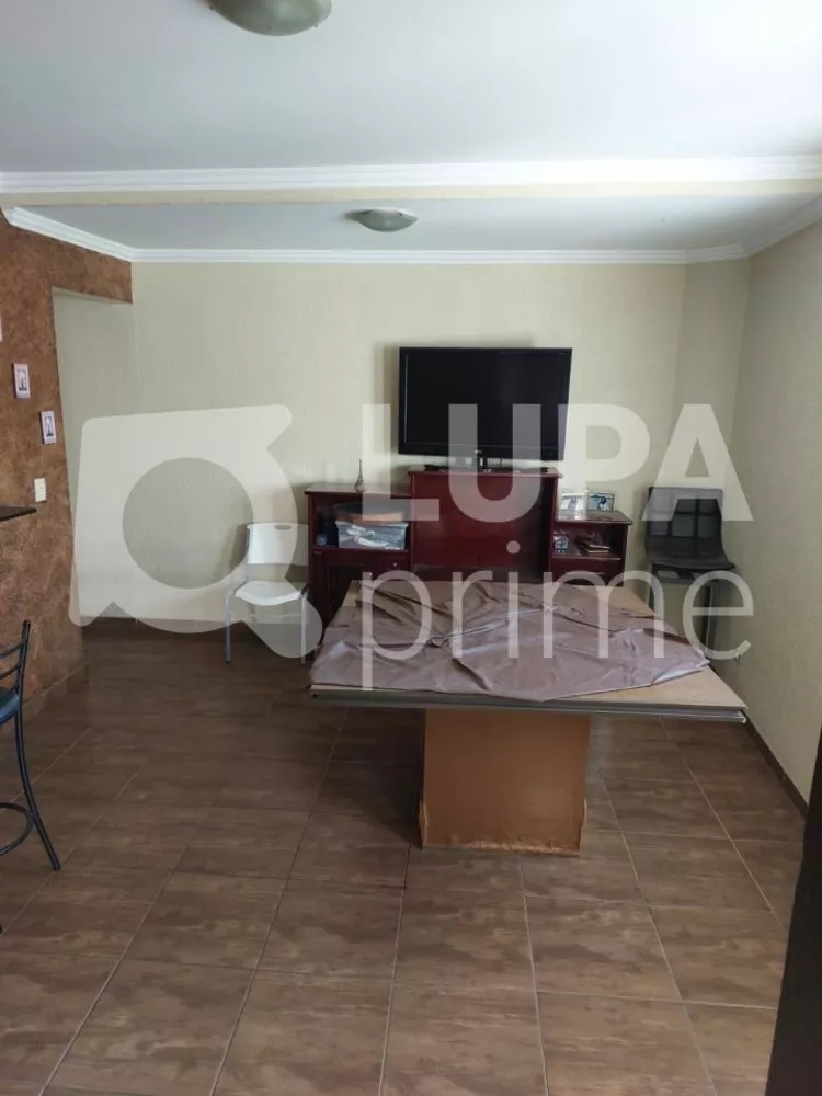 Casa à venda com 3 quartos, 240m² - Foto 9