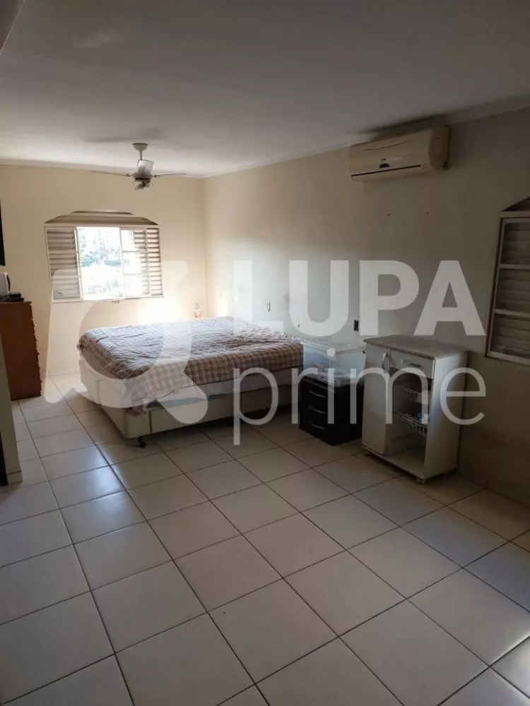 Casa à venda com 3 quartos, 240m² - Foto 5