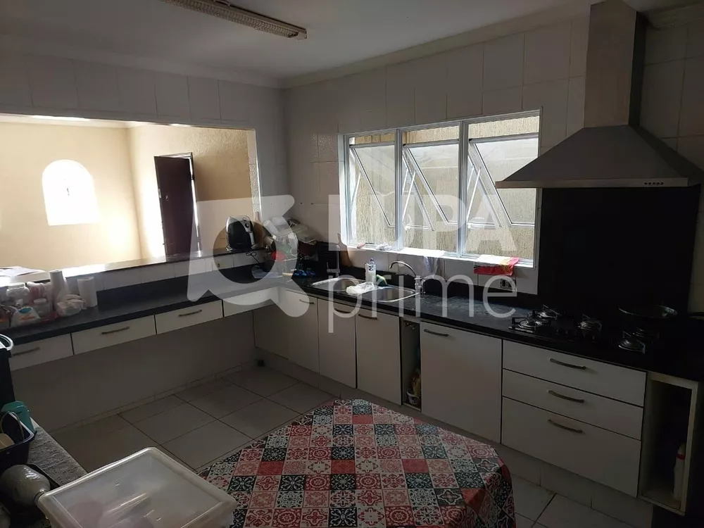 Casa à venda com 3 quartos, 240m² - Foto 1