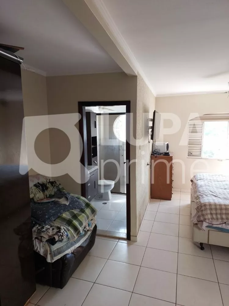 Casa à venda com 3 quartos, 240m² - Foto 4