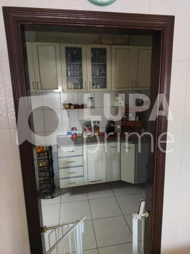 Casa à venda com 3 quartos, 240m² - Foto 3