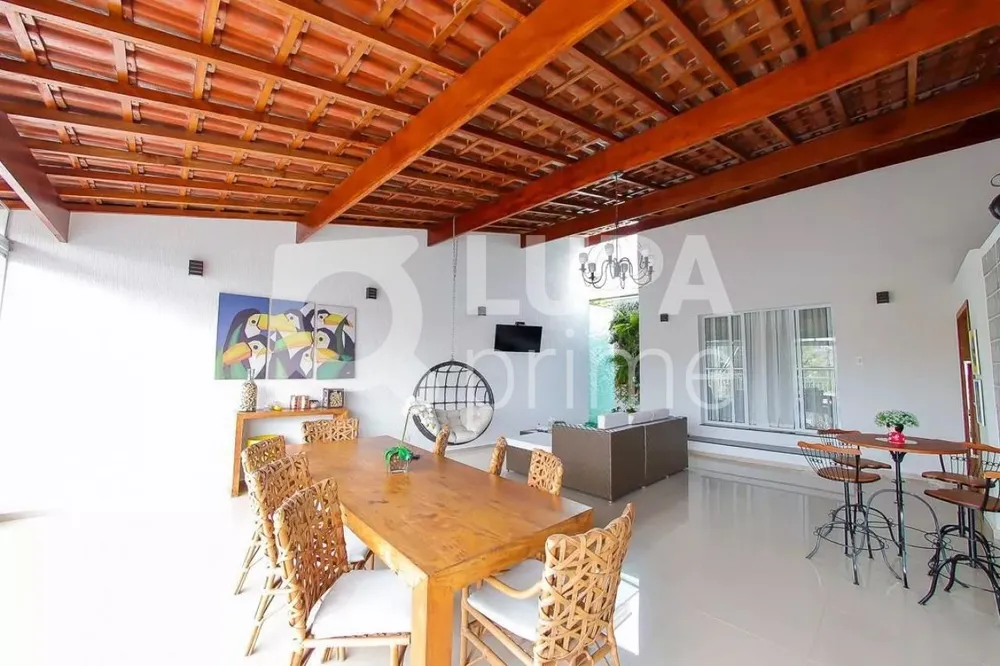 Casa, 6 quartos, 166 m² - Foto 1