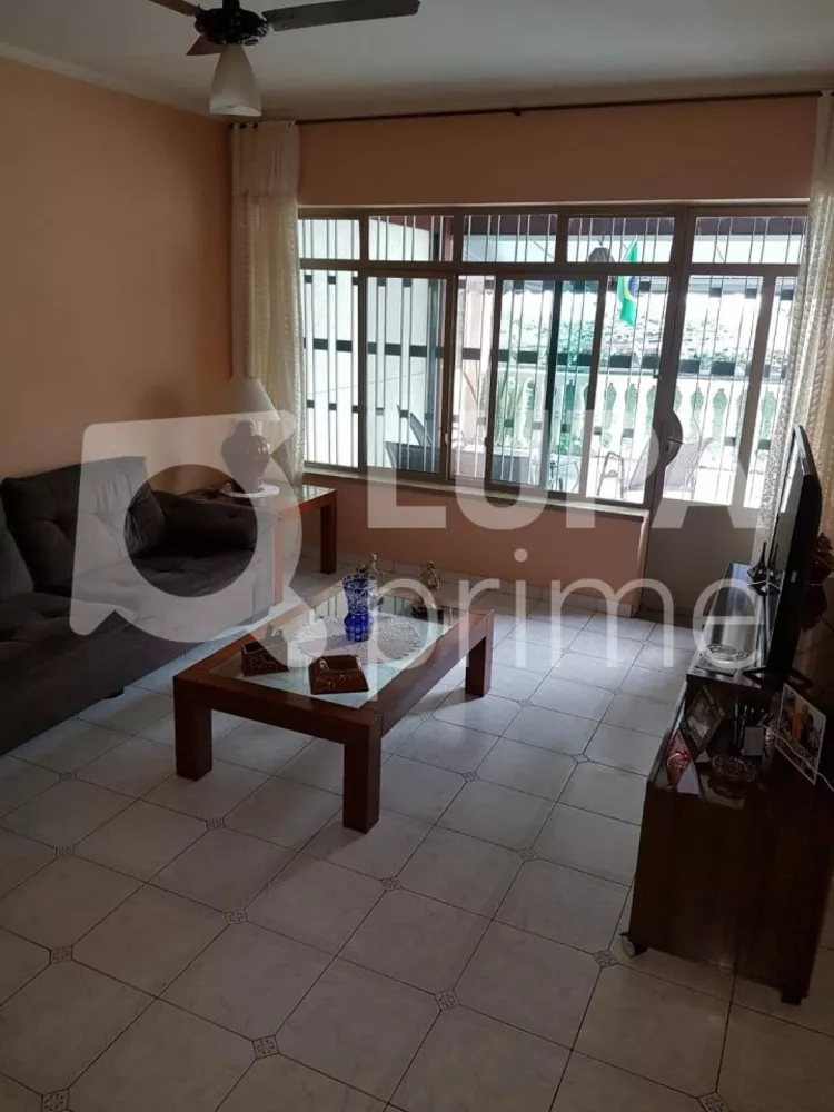 Casa à venda com 3 quartos, 155m² - Foto 2