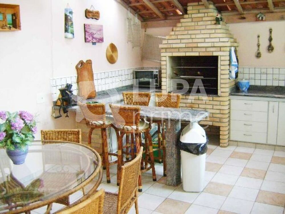 Casa à venda com 3 quartos, 100m² - Foto 1