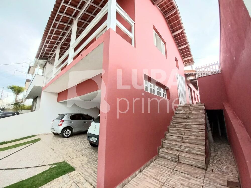 Casa para alugar com 4 quartos, 205m² - Foto 4