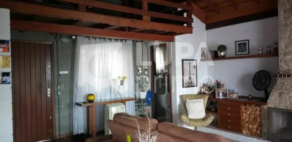 Casa à venda com 4 quartos, 250m² - Foto 2