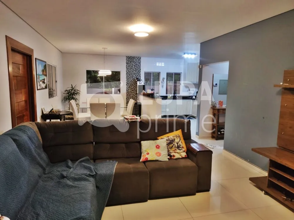 Chácara, 4 quartos, 2131 m² - Foto 1