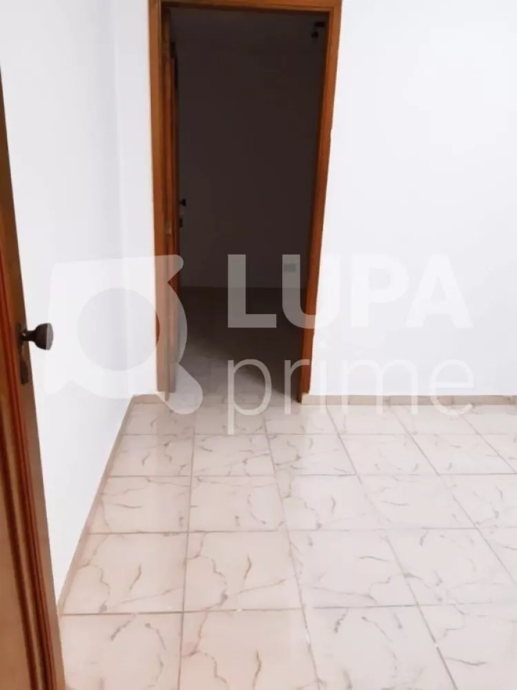 Casa à venda com 3 quartos, 82m² - Foto 2