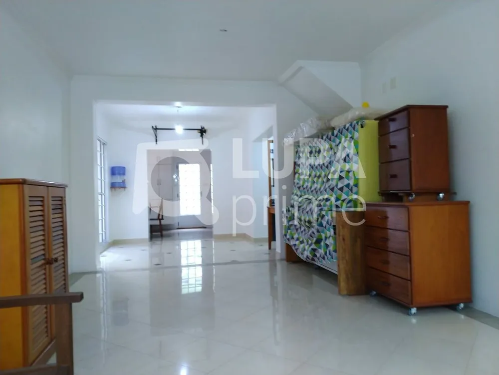 Casa, 3 quartos, 245 m² - Foto 2