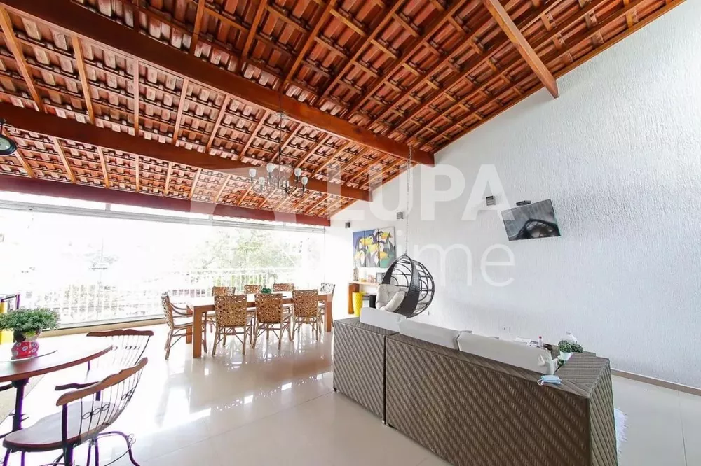 Casa à venda com 6 quartos, 166m² - Foto 4