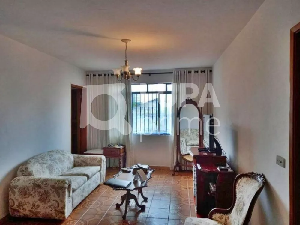 Casa à venda com 3 quartos, 238m² - Foto 1