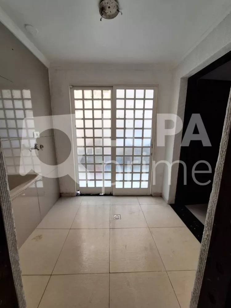 Casa à venda com 4 quartos, 130m² - Foto 1