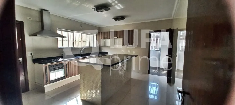Casa, 3 quartos, 236 m² - Foto 1
