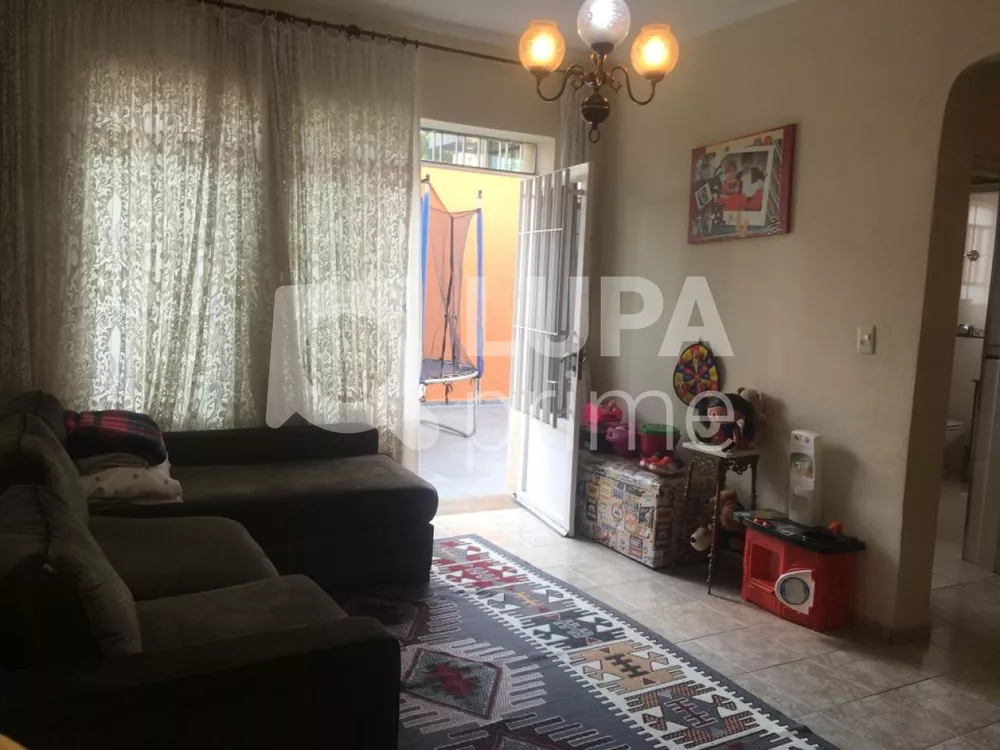 Casa à venda com 3 quartos, 190m² - Foto 2