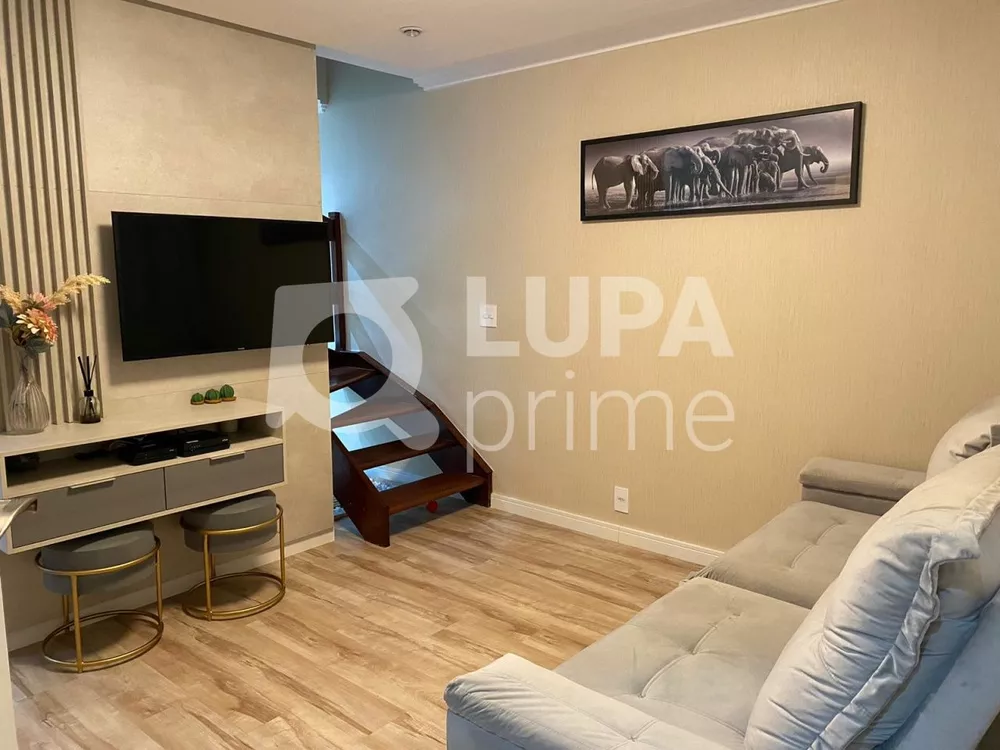 Casa à venda com 3 quartos, 224m² - Foto 2