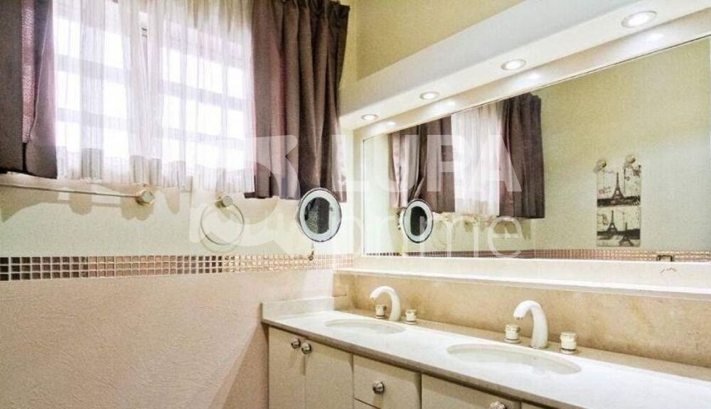 Casa à venda com 4 quartos, 250m² - Foto 34