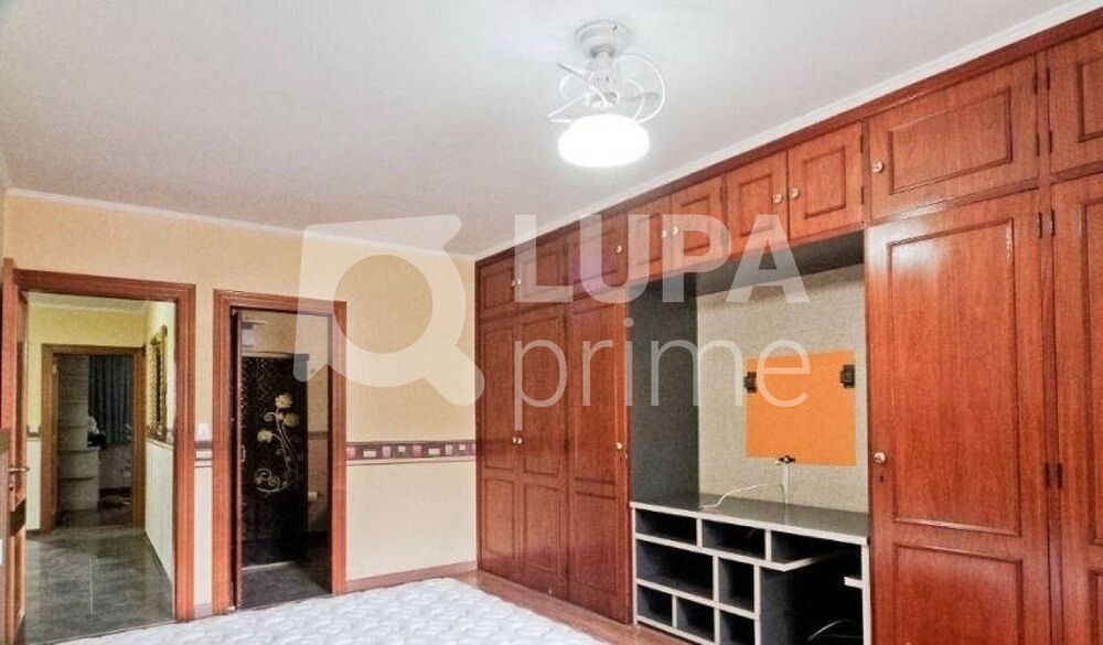 Casa à venda com 4 quartos, 250m² - Foto 22
