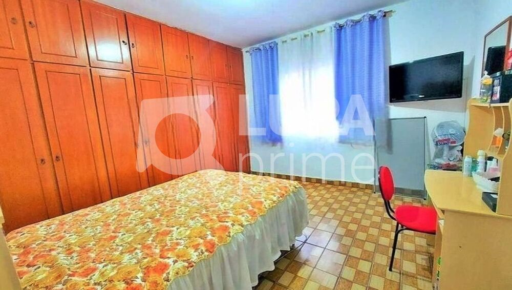 Casa, 5 quartos, 253 m² - Foto 1