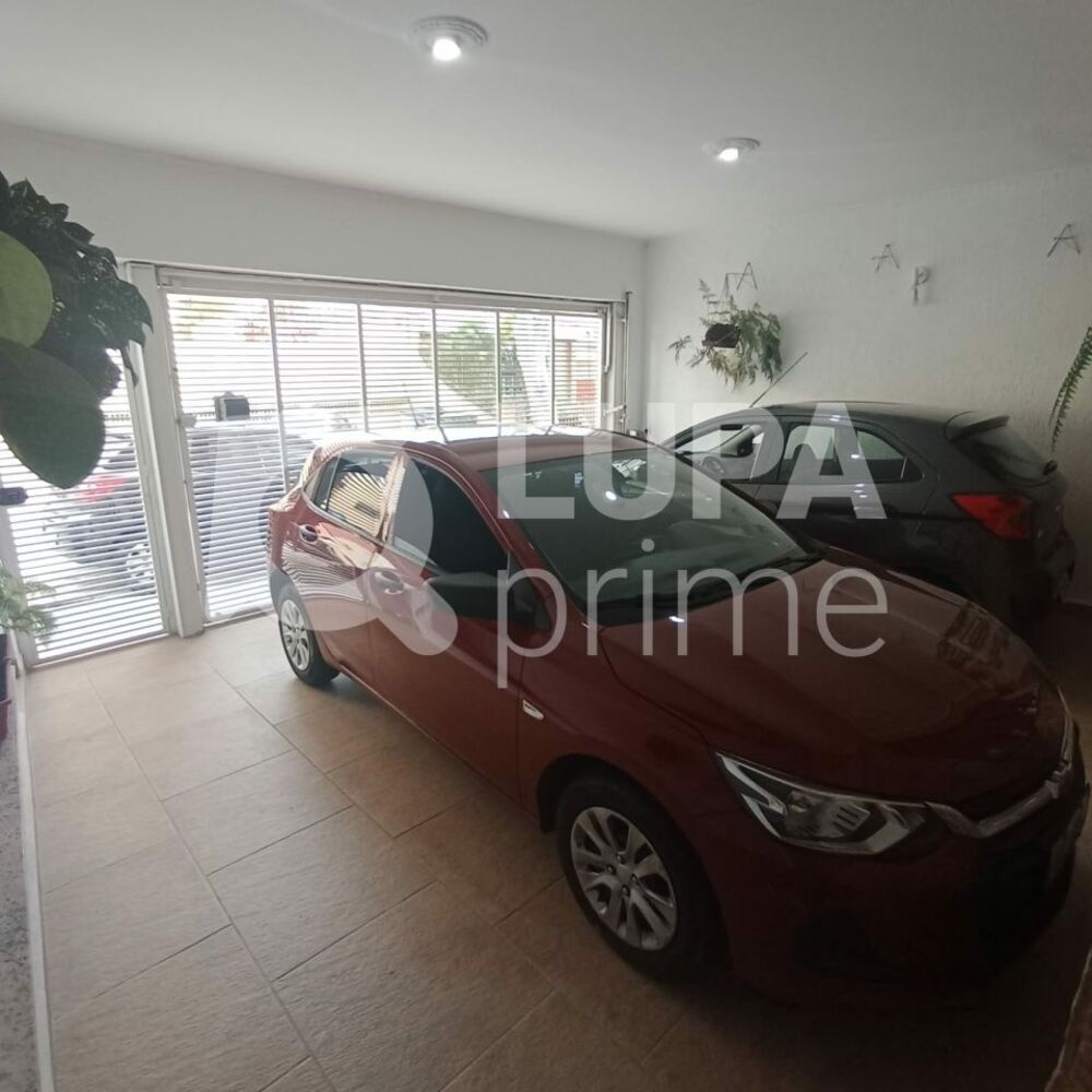 Casa à venda com 5 quartos, 240m² - Foto 2