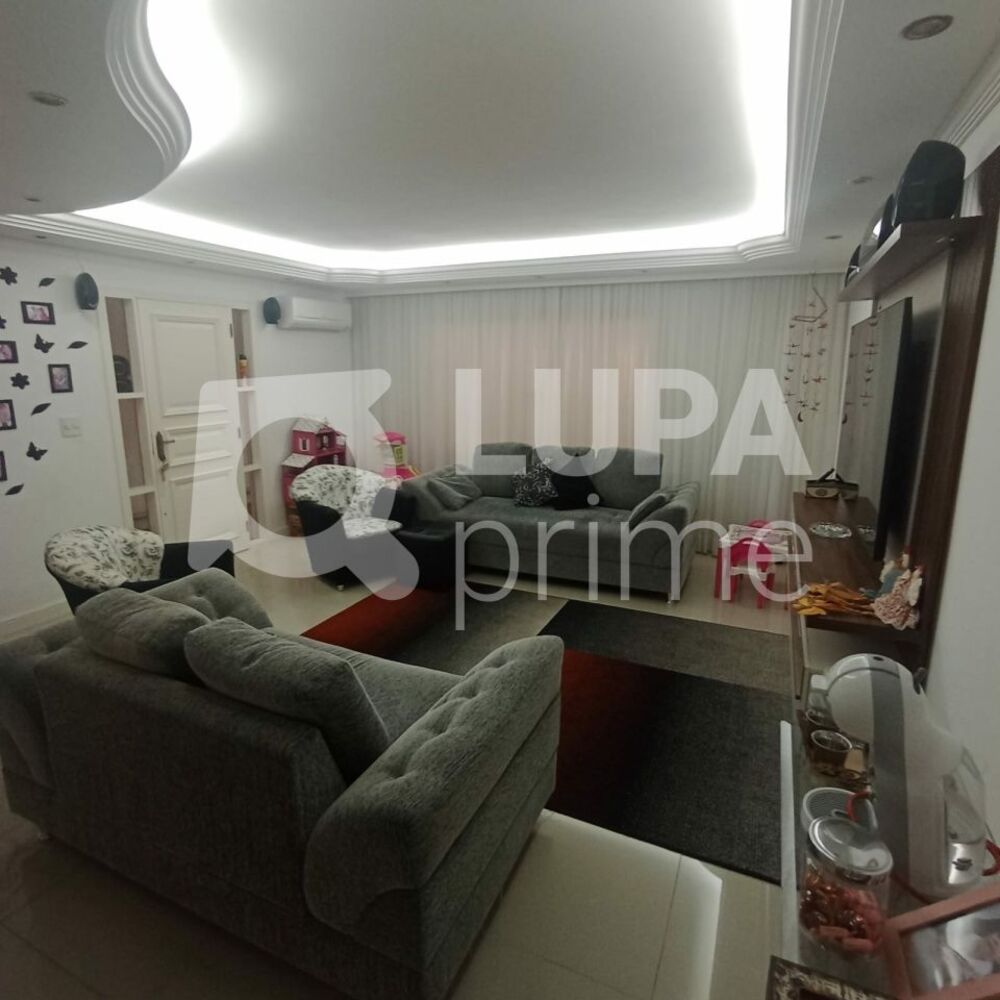 Casa à venda com 5 quartos, 240m² - Foto 4