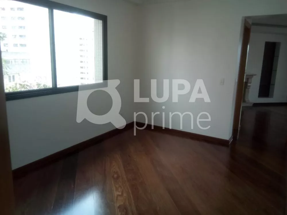 Apartamento à venda com 3 quartos, 157m² - Foto 3