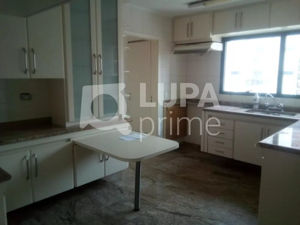 Apartamento à venda com 3 quartos, 157m² - Foto 4