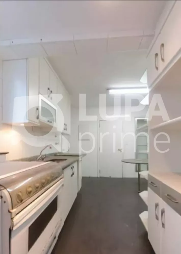 Apartamento à venda com 3 quartos, 210m² - Foto 2