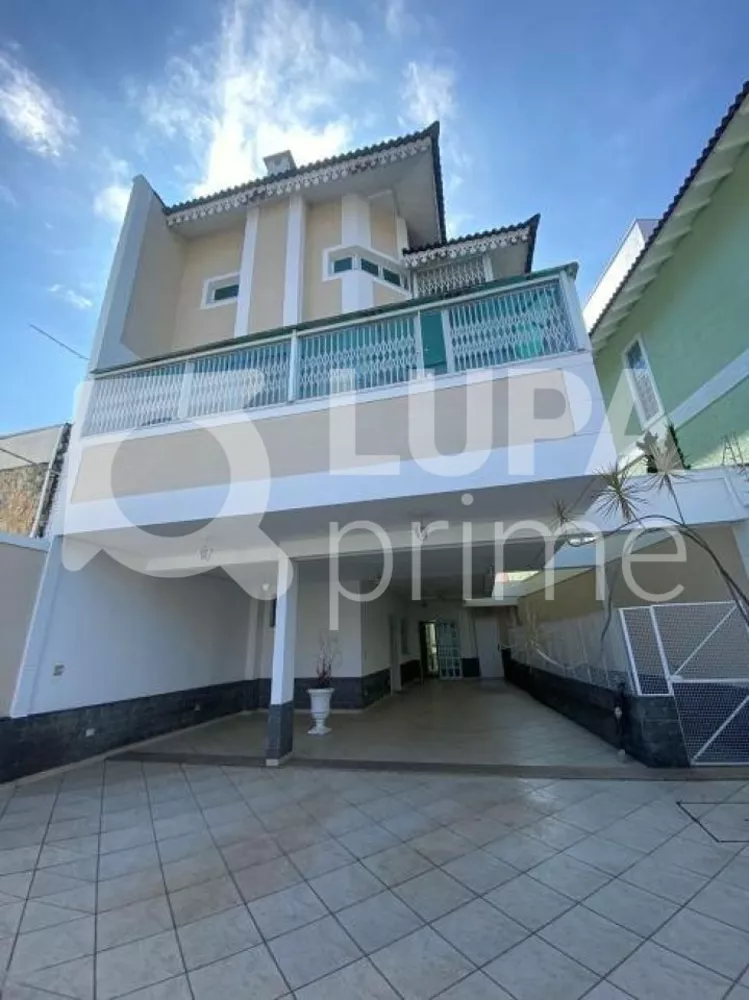 Casa à venda com 5 quartos, 274m² - Foto 1