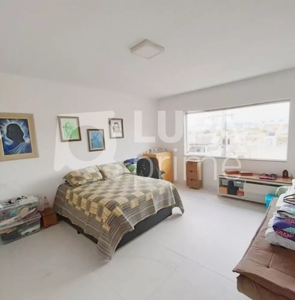 Casa à venda com 3 quartos, 180m² - Foto 3