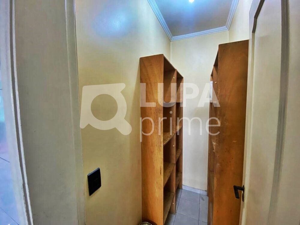 Apartamento para alugar com 3 quartos, 130m² - Foto 2
