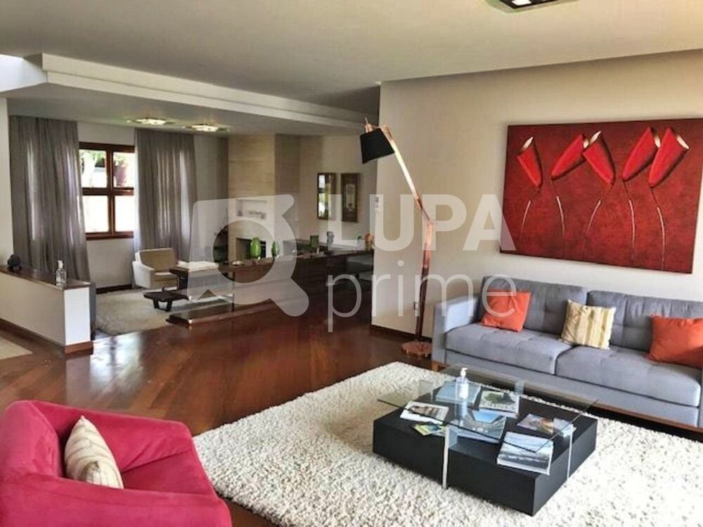 Casa para alugar com 4 quartos, 927m² - Foto 1