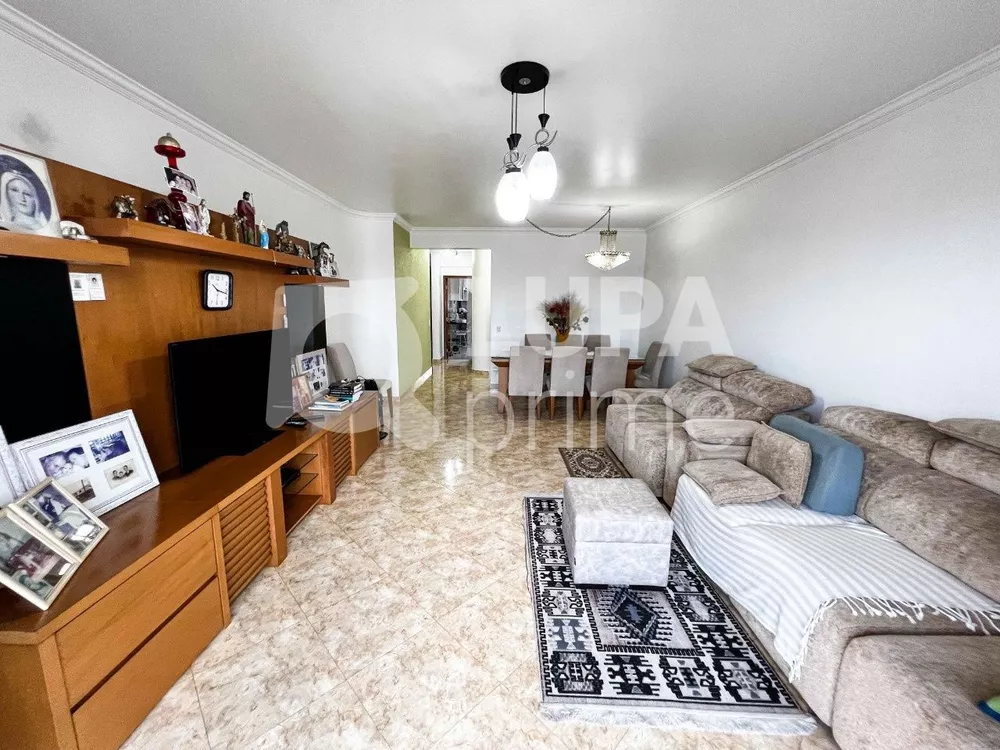 Apartamento à venda com 3 quartos, 145m² - Foto 3